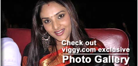 Ramya during Hello Gandhinagar Cine Award