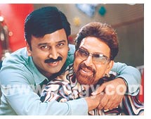 Ramesh and Vishnuvardhan in film Aaptha Mitraa