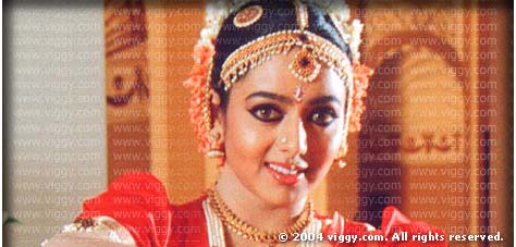 Soundarya in film Aaptha Mitraa