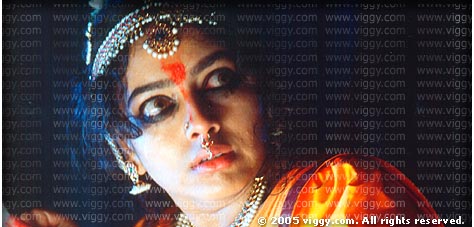 Soundarya in Apthamitra