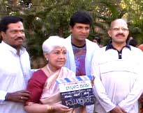 T.S. Nagabharana, Sahukar Janaki, Shiraj and Manohar at Chigurida Kanasu muhurat