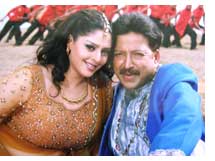 Nagma and Vishnuvardhan from film Hrudayavanta