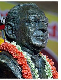 Bronze bust of Rajkumar