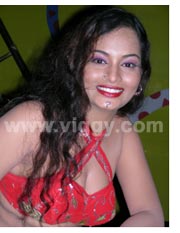 disco shanthi looks