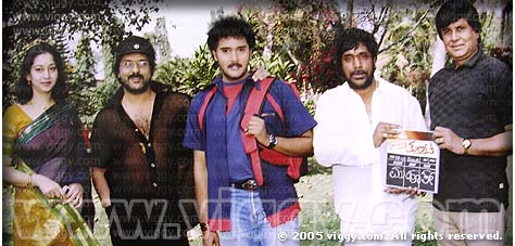 Sudharani, Ravichandran, Balaji, director Om Prakash Rao and Swastik Shankar during 'Tunta' muhurath